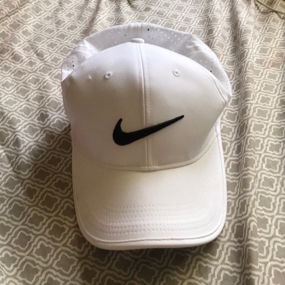 White nike hat
